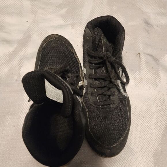 Boys High Top Adidas‎ Sneakers 2.5 Kids.Black w/White accents - Picture 2 of 8